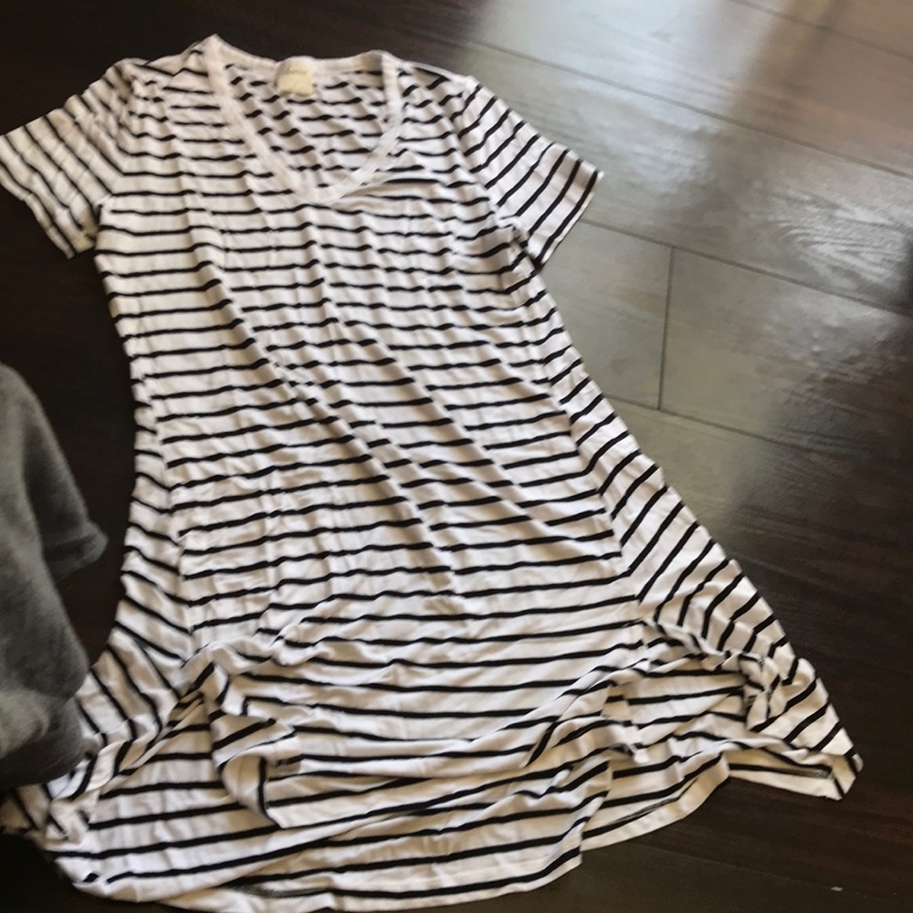 EUC black and white strip Soma Top Small